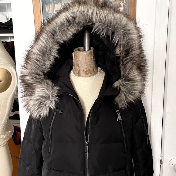 📦SOLD📦Women’s BCBGeneration Faux-Fur Hooded Puffer Coat. Size S - Picture 5 of 10